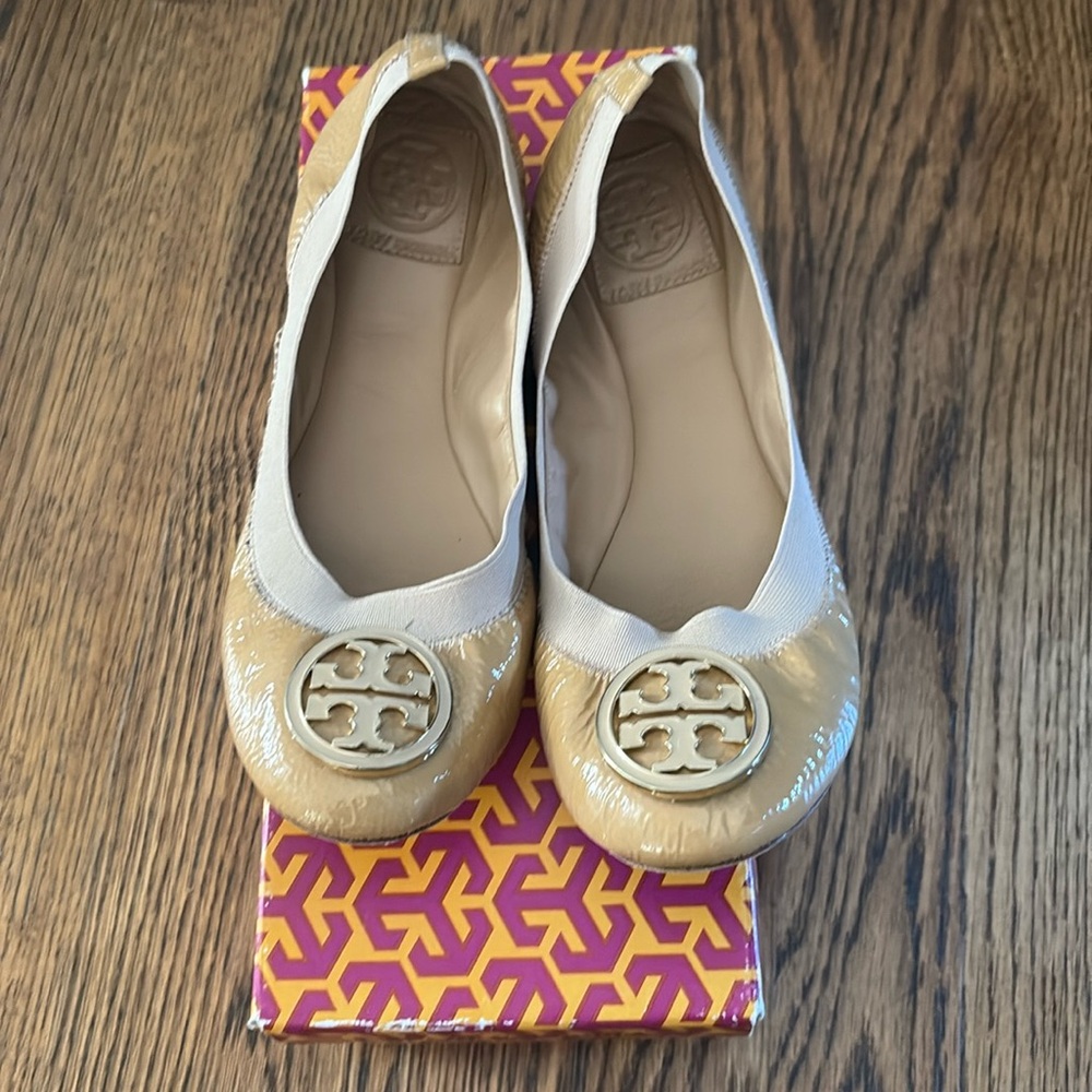 Tory Burch EUC Caroline Nude patent leather Flats 7M